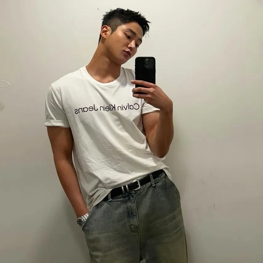 Foto kegiatan terbaru dari Rowoon