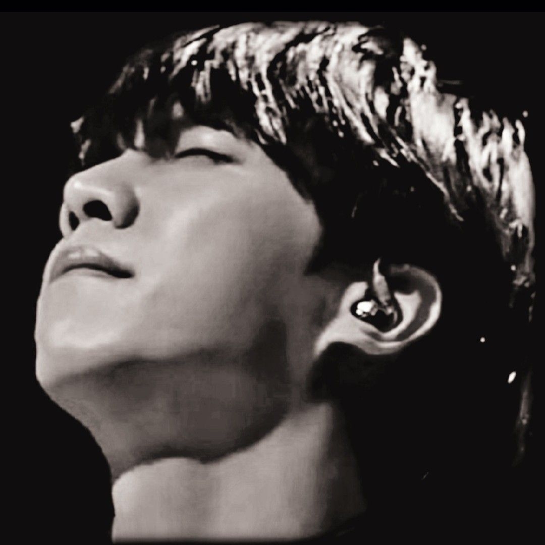 A moment captured by a fan of Lee Seunggi