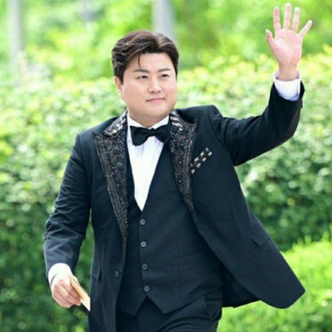 粉絲拍下的金浩中瞬間