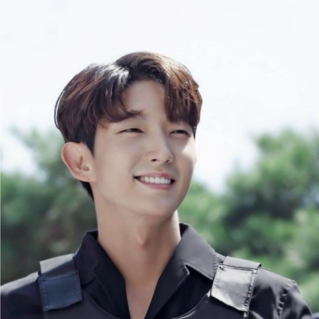 A moment captured by a fan of Lee Joongi