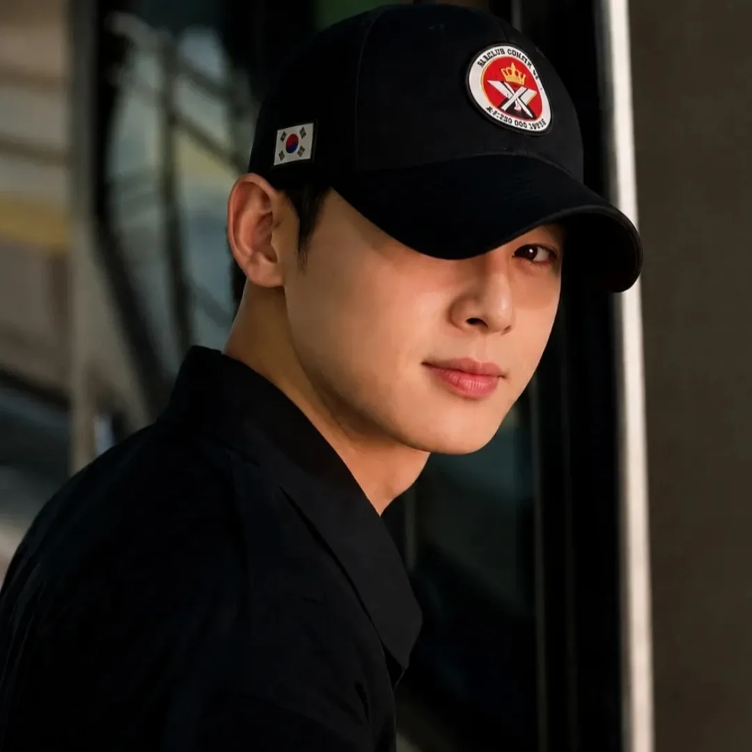A moment captured by a fan of Cha Eunwoo