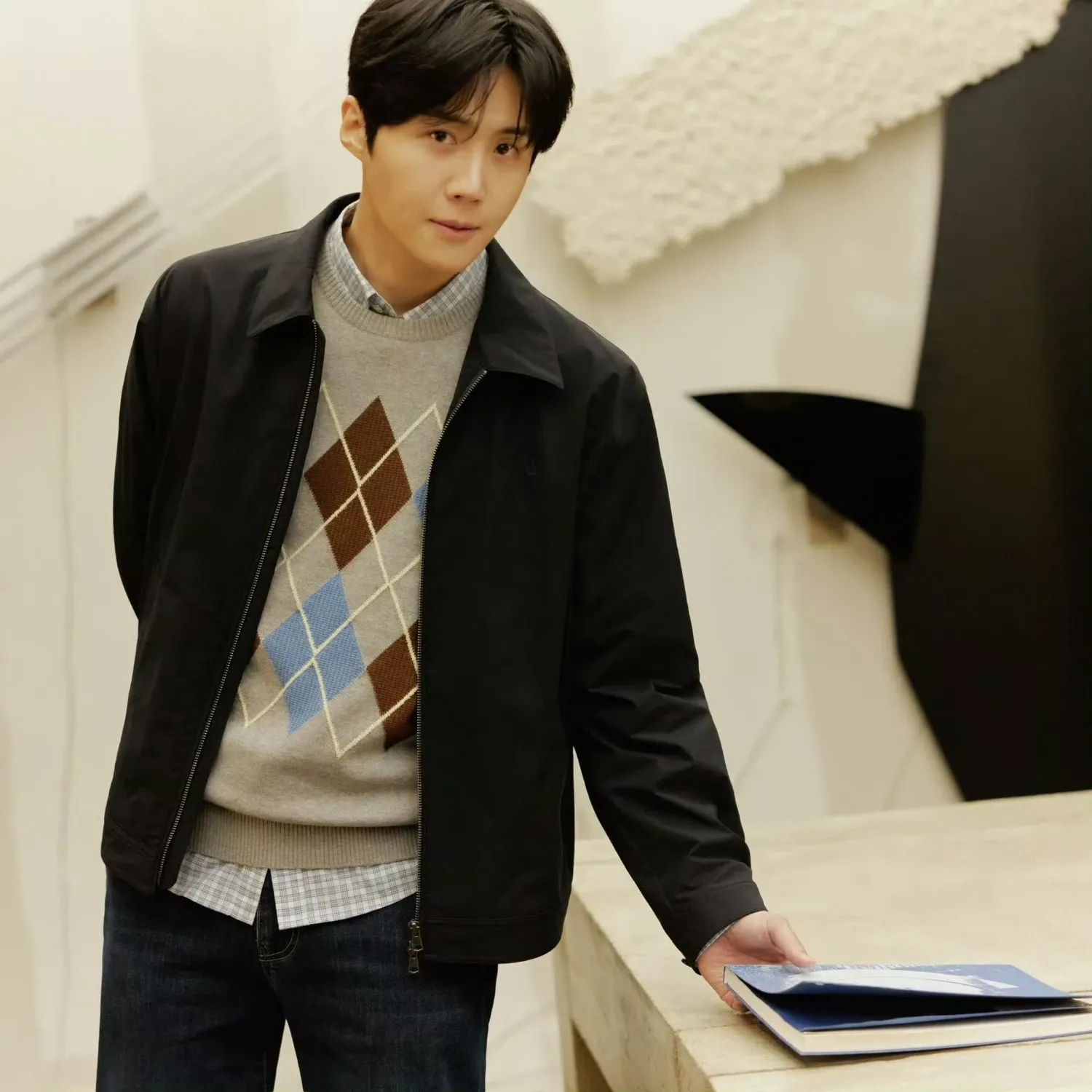 Behind-the-scenes cut of Kim Seonho