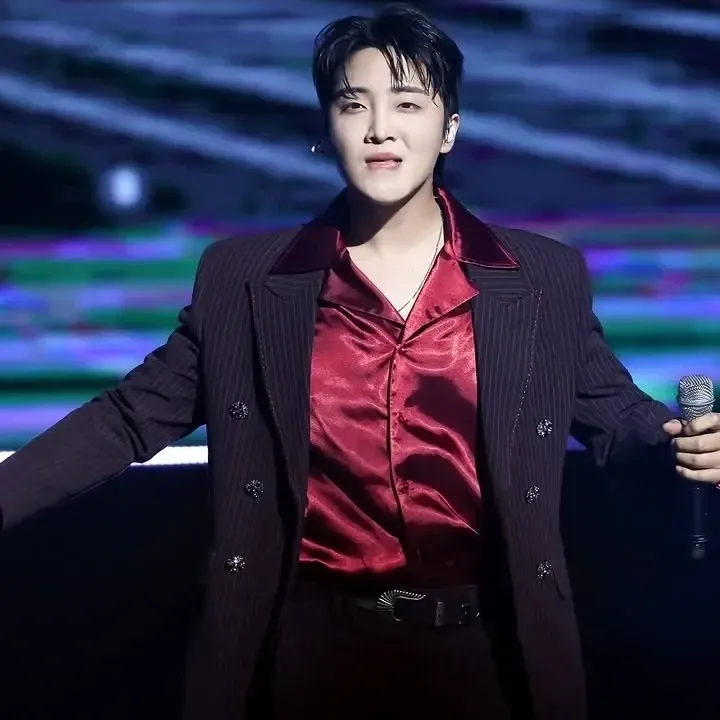 A moment captured by a fan of Hwang Yunsung