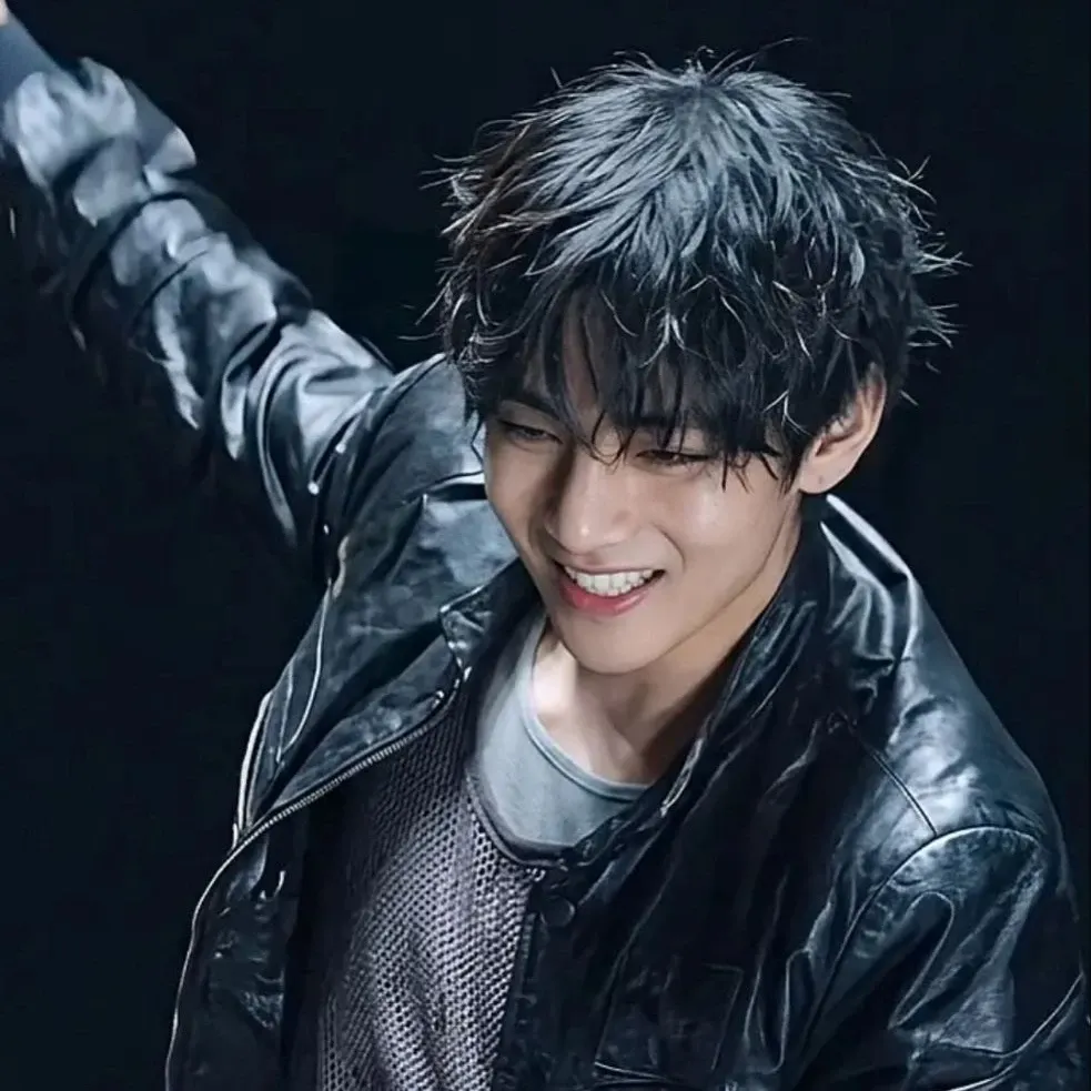 Latest photo of Kim Taehyung (V)