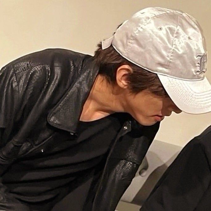 Behind-the-scenes cut of Lee Seungyoon