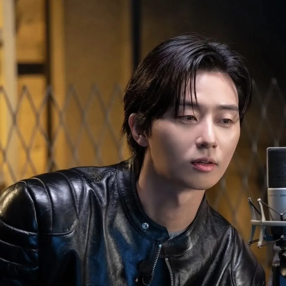 A moment captured by a fan of Park Seojoon