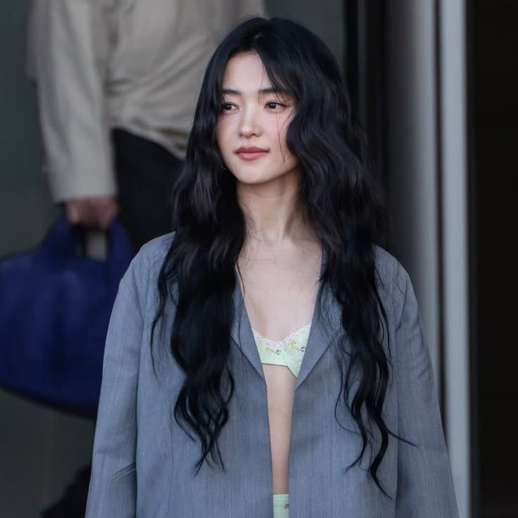 Behind-the-scenes cut of Kim Taeri