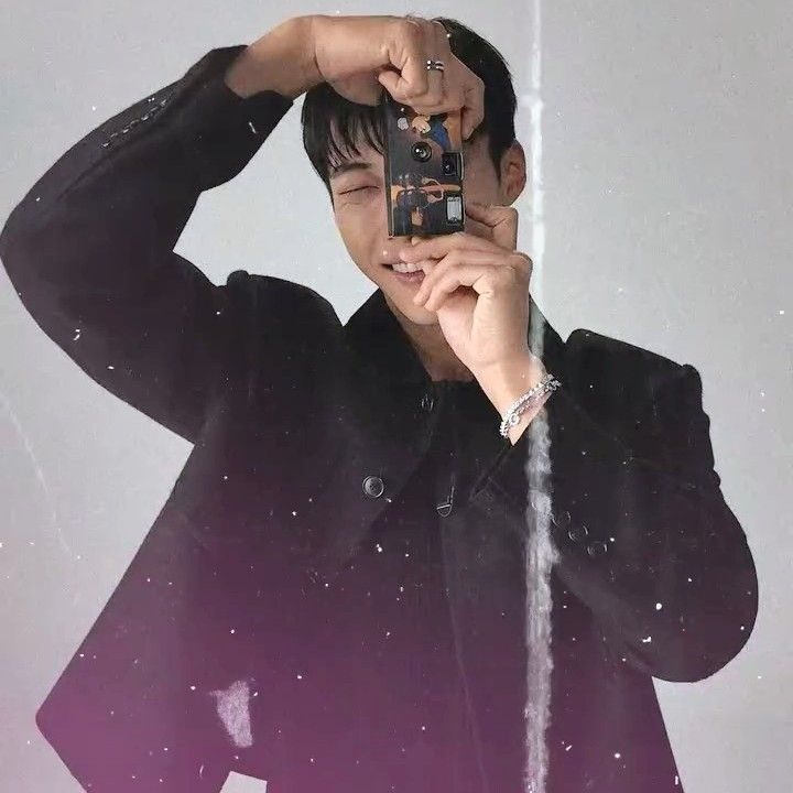 A moment captured by a fan of Woo Dohwan