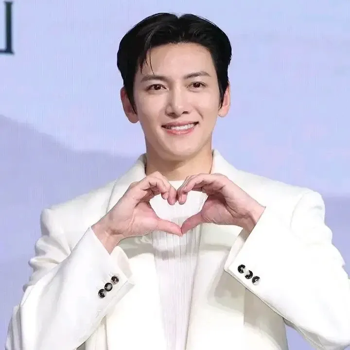 Behind-the-scenes cut of Ji Changwook