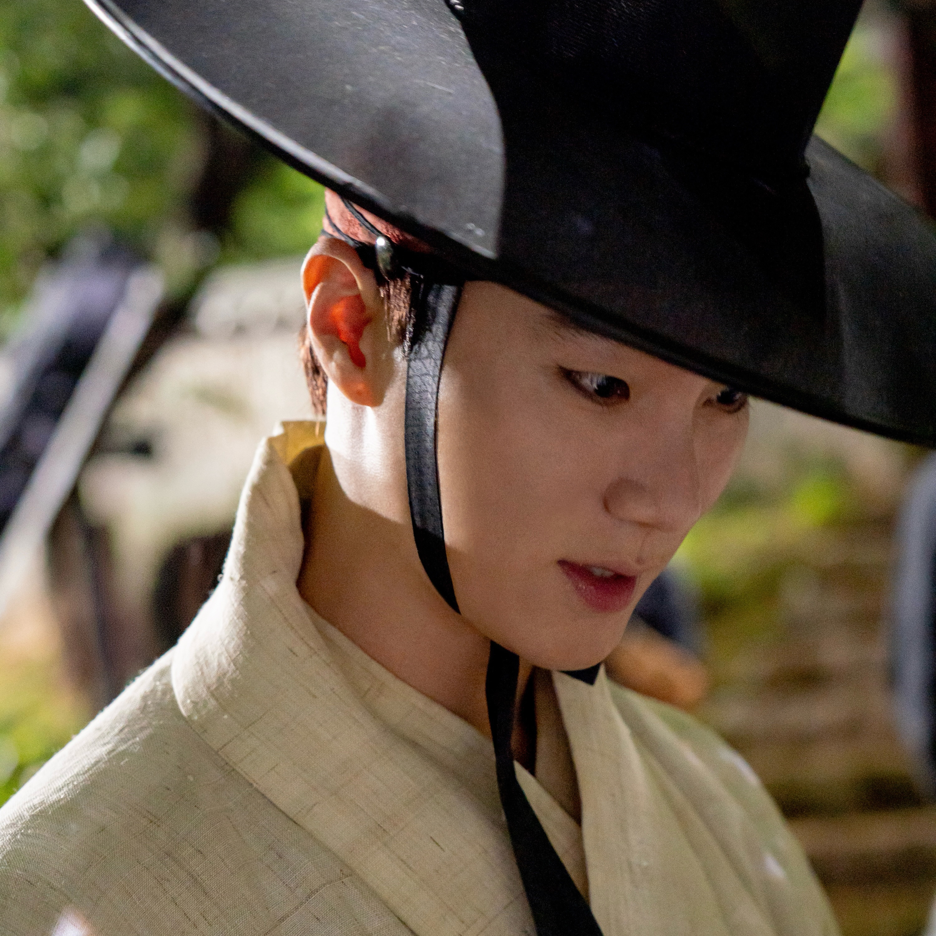 Behind-the-scenes cut of Lee Hongnae