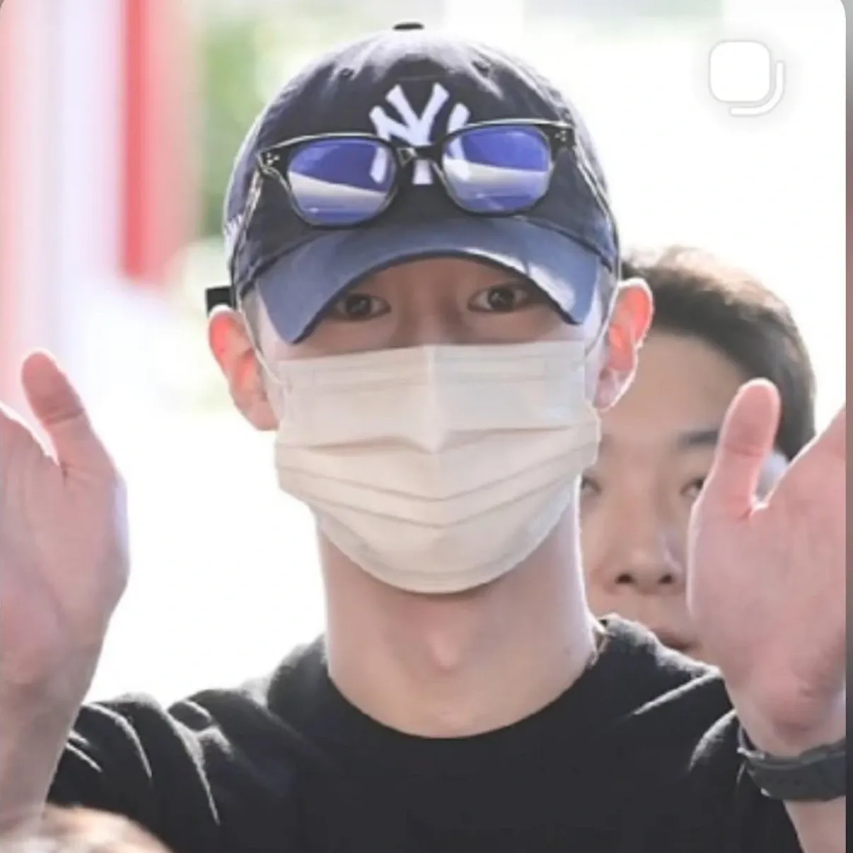 Behind-the-scenes cut of Lee Jaewook