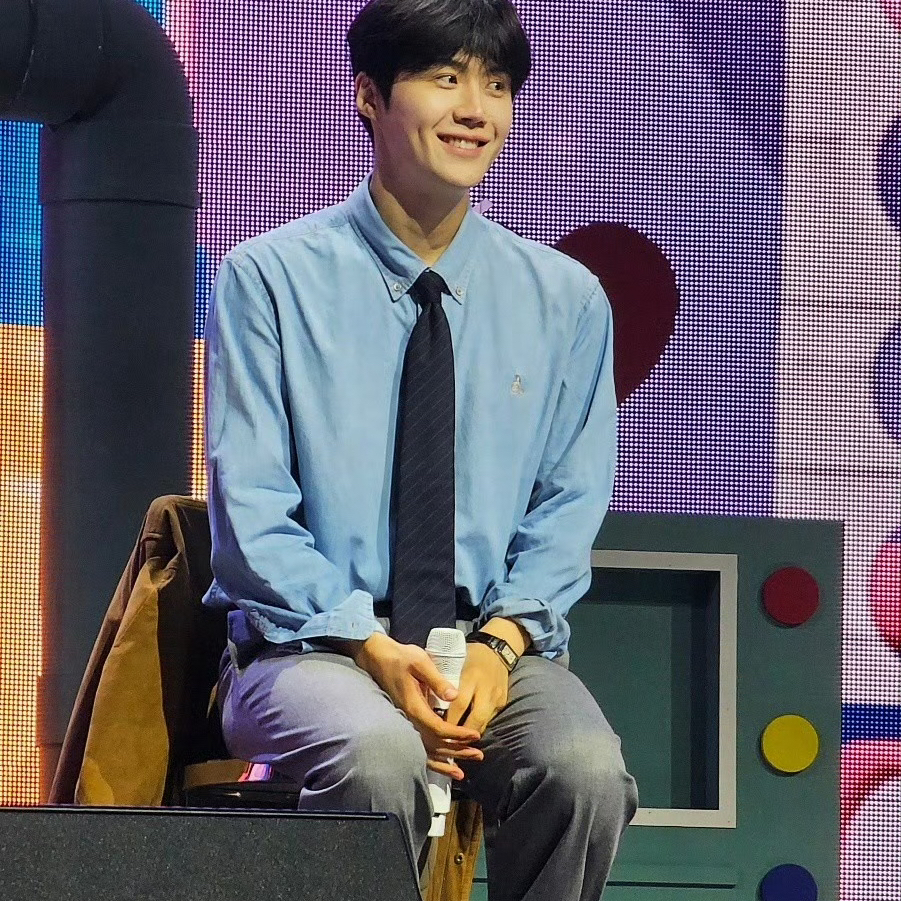 A moment captured by a fan of Kim Seonho
