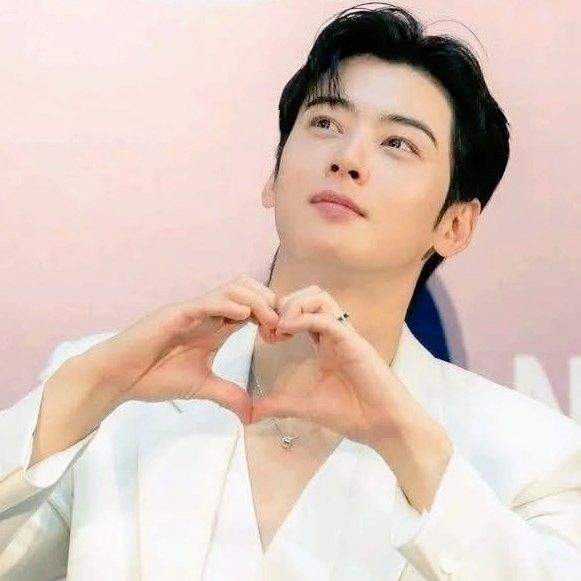 Recent activity shot of Cha Eunwoo