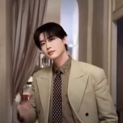 Behind-the-scenes cut of Lee Jongsuk