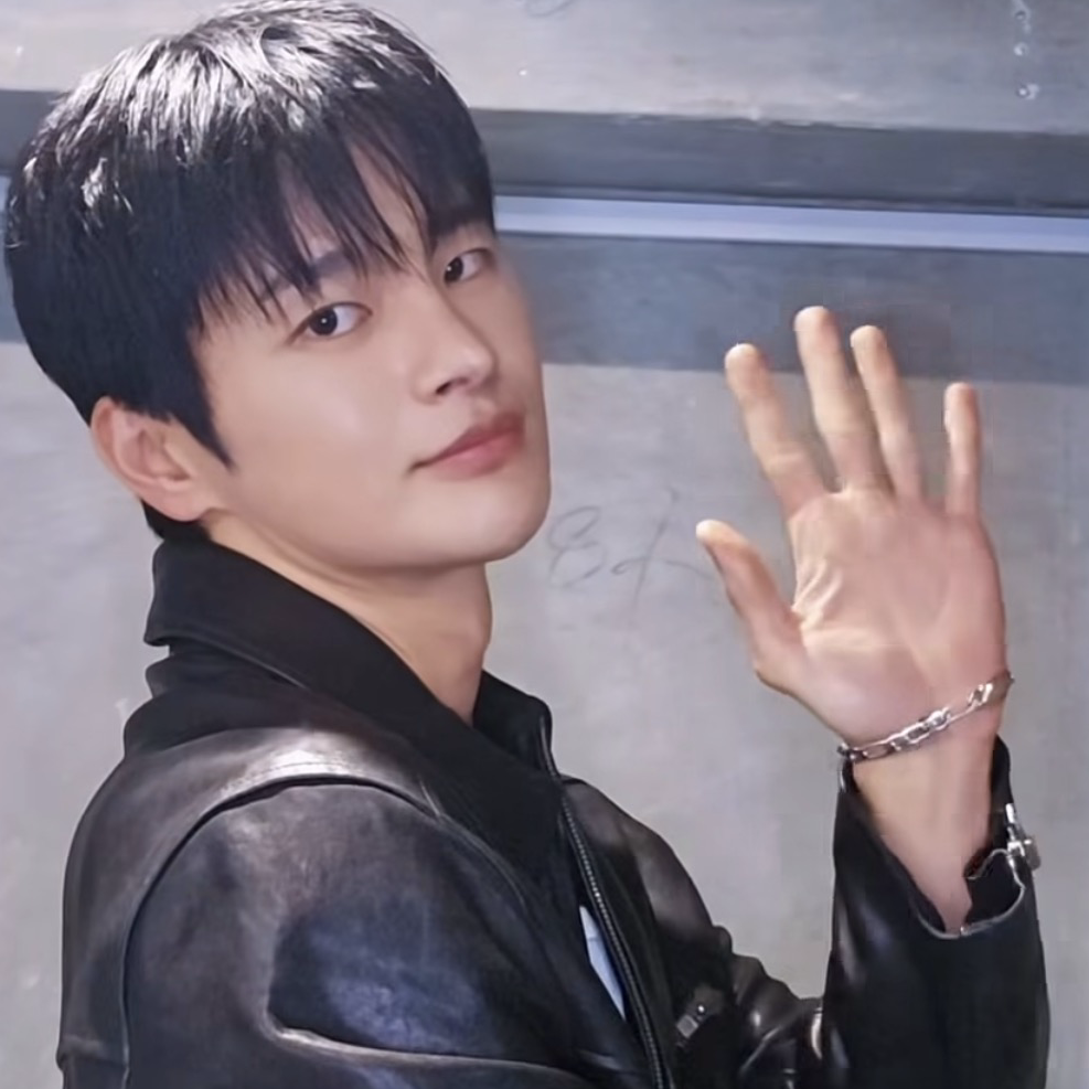 A moment captured by a fan of Seo Inguk