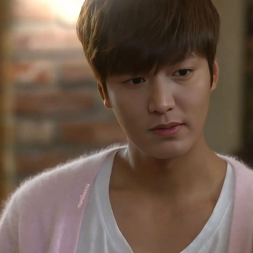 イ・ミンホの最近の活動ショット