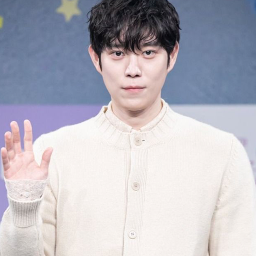 Behind-the-scenes cut of Kim Youngdae