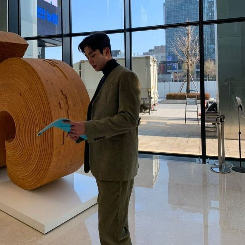 로운의 최신 사진