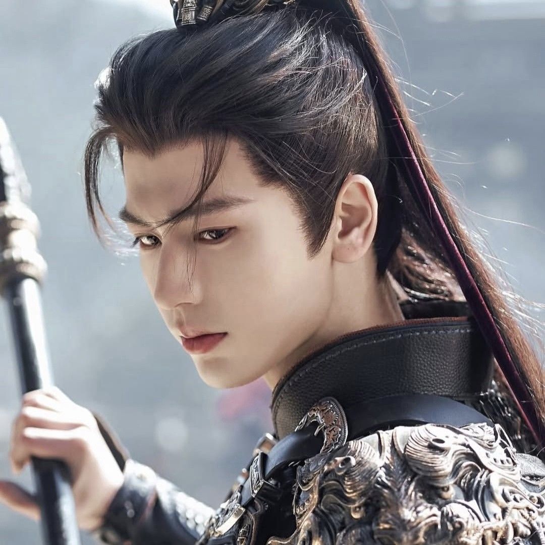 粉丝拍下的张凌赫瞬间