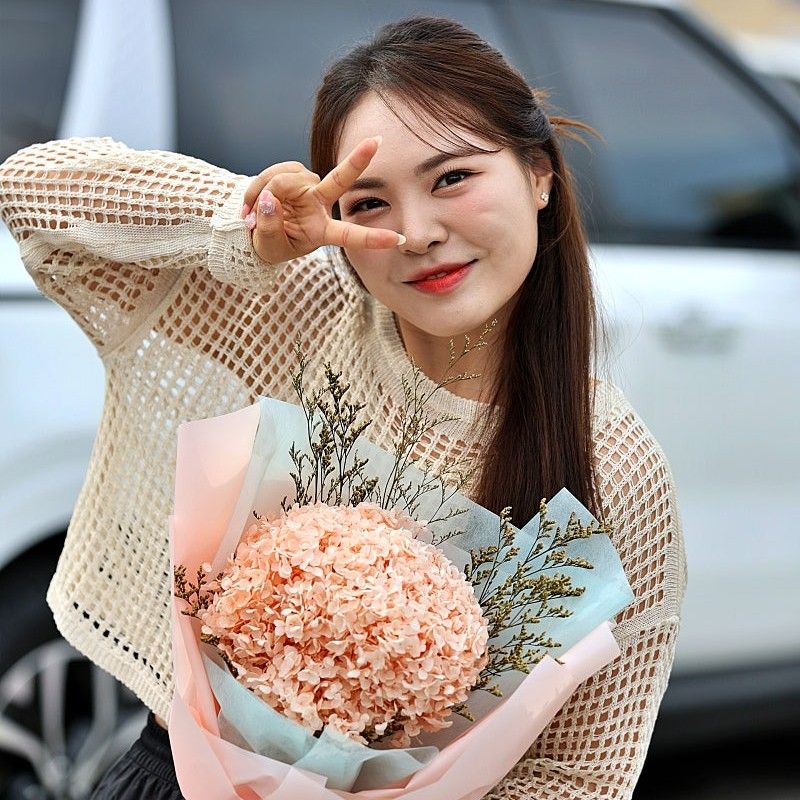 Behind-the-scenes cut of Miss Kim