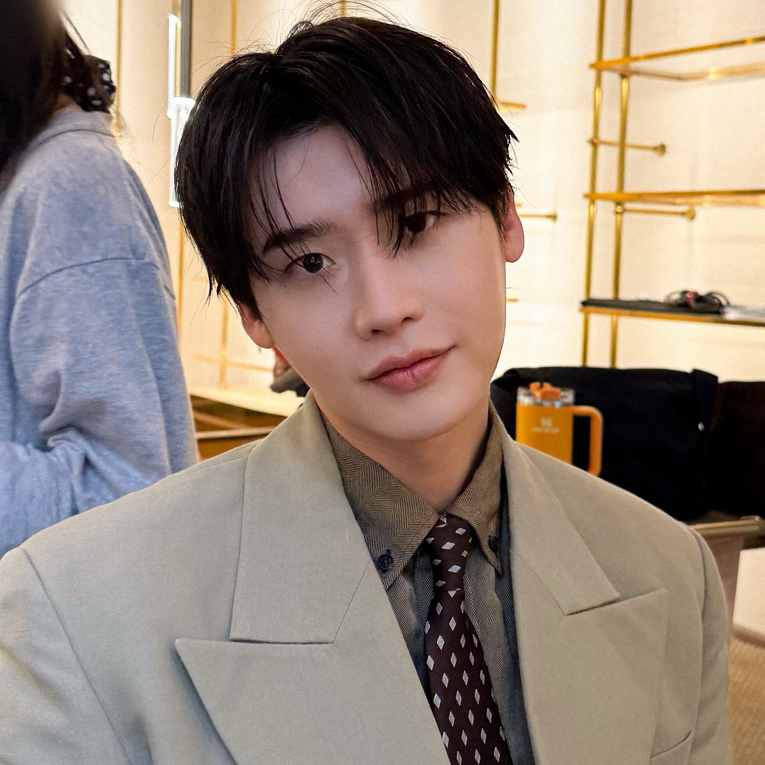 Cuplikan di balik layar dari Lee Jongsuk