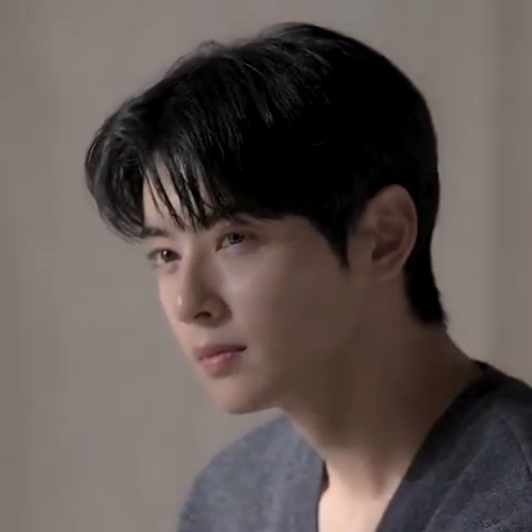 Recent activity shot of Cha Eunwoo