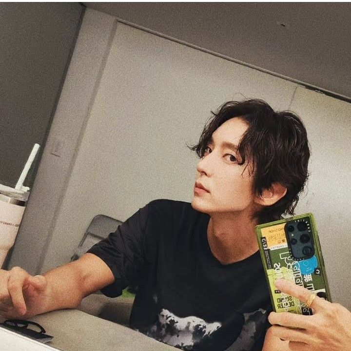 Behind-the-scenes cut of Lee Joongi