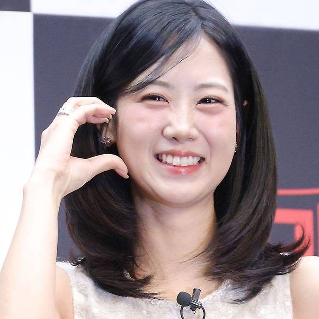 A moment captured by a fan of Kang Hyeyeon