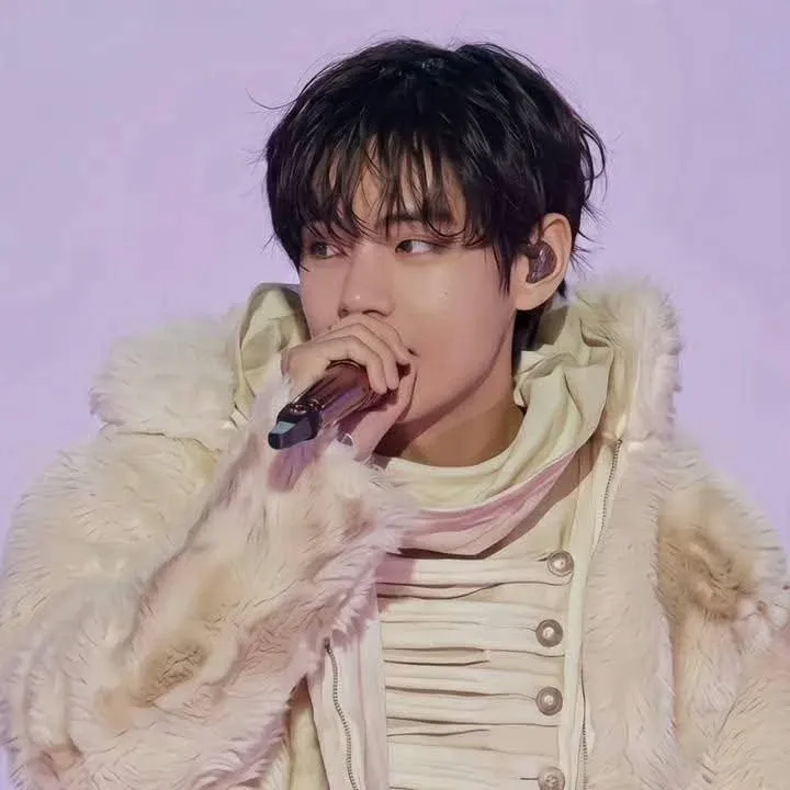 Recent activity shot of Kim Taehyung (V)