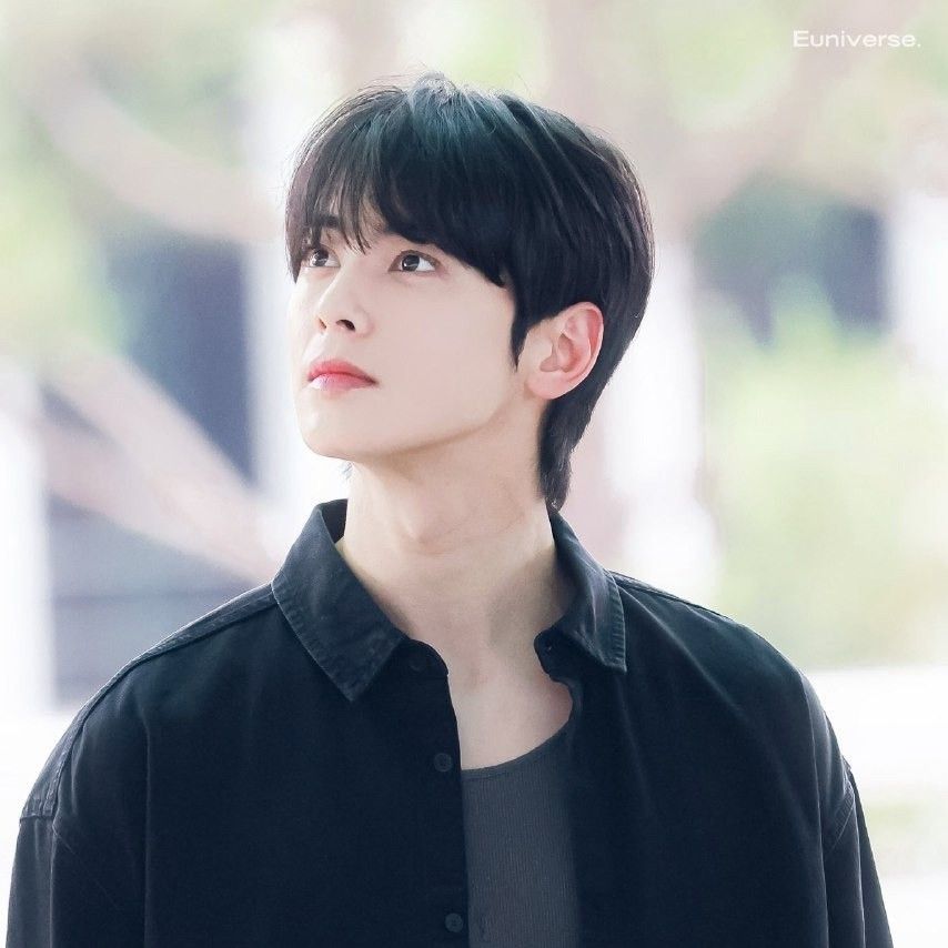 Recent activity shot of Cha Eunwoo