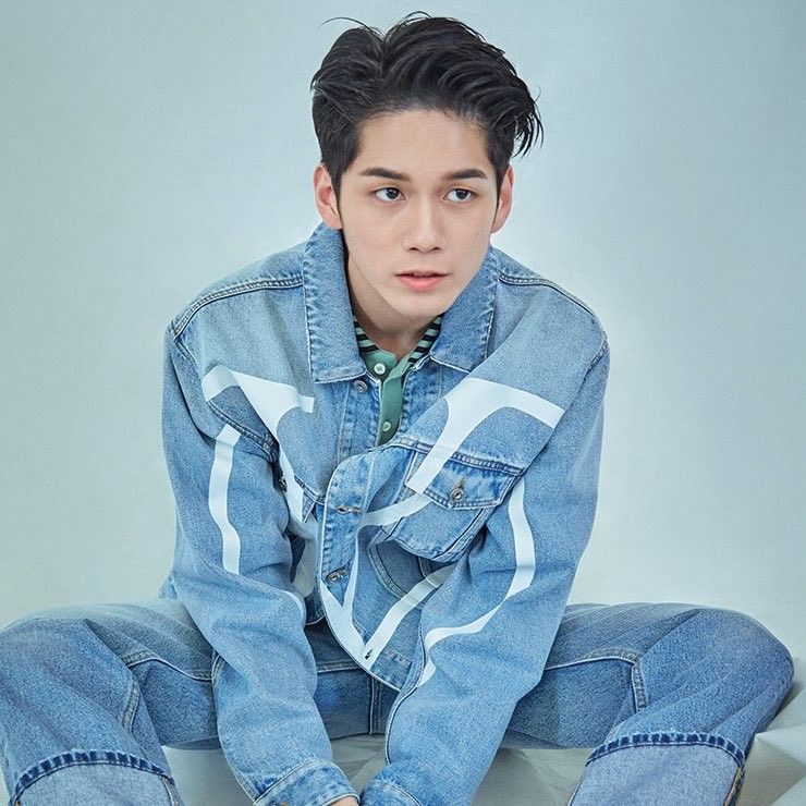 粉絲拍下的邕聖祐瞬間