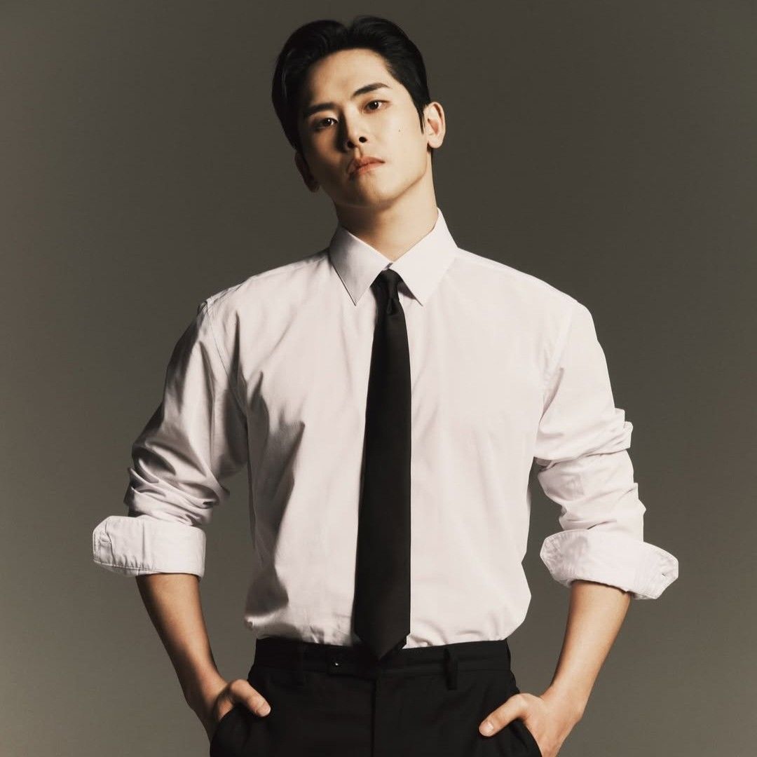 Behind-the-scenes cut of Hoya