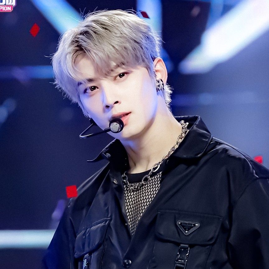 A moment captured by a fan of Cha Eunwoo