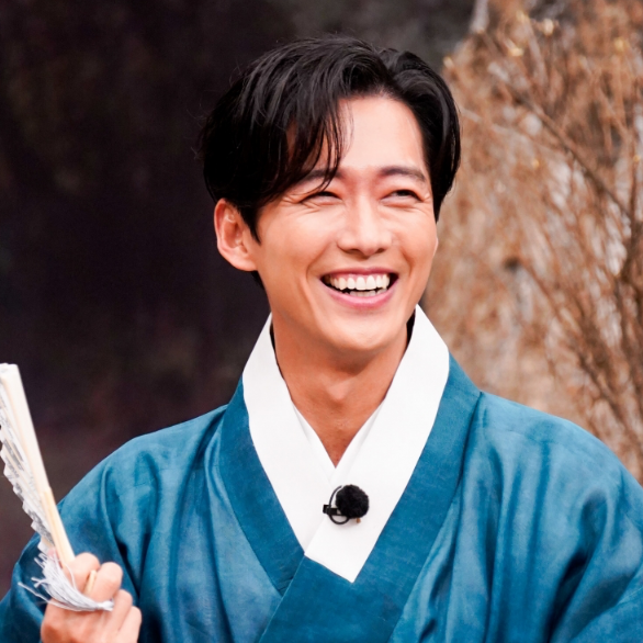 Behind-the-scenes cut of Namkoong Min