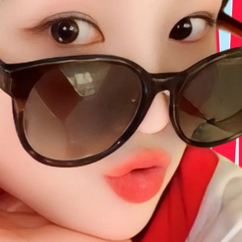 Recent activity shot of Kim Hyeyoon