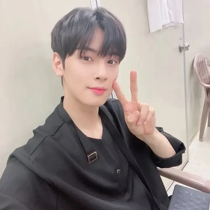 Latest photo of Cha Eunwoo