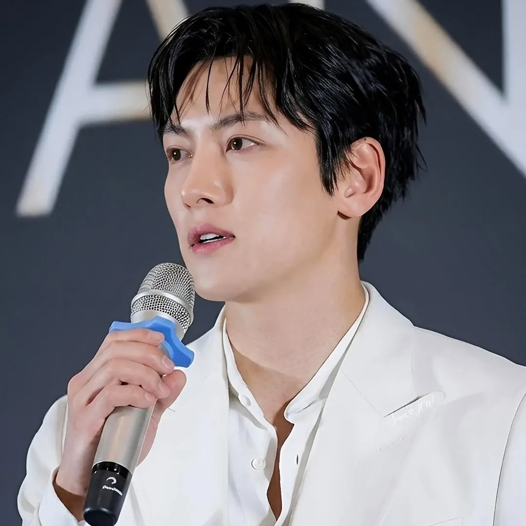 A moment captured by a fan of Ji Changwook