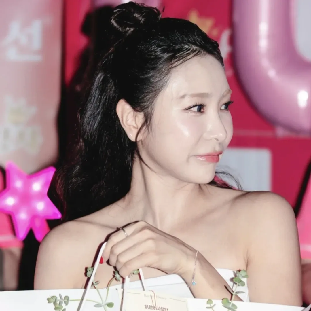 Behind-the-scenes cut of Huh Chanmi