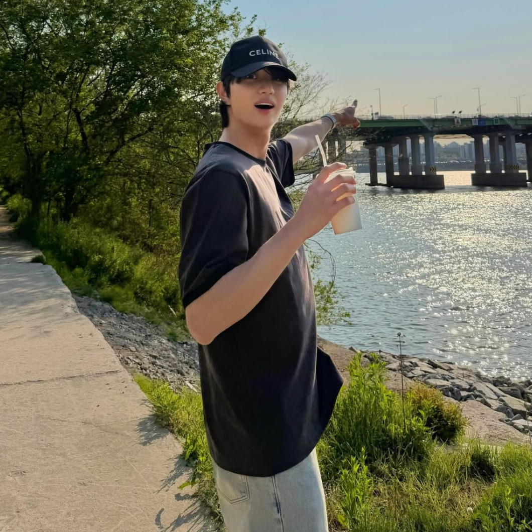 Behind-the-scenes cut of Kim Jaewon