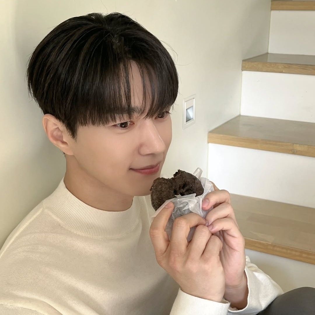 金明洙 (L)的幕后花絮