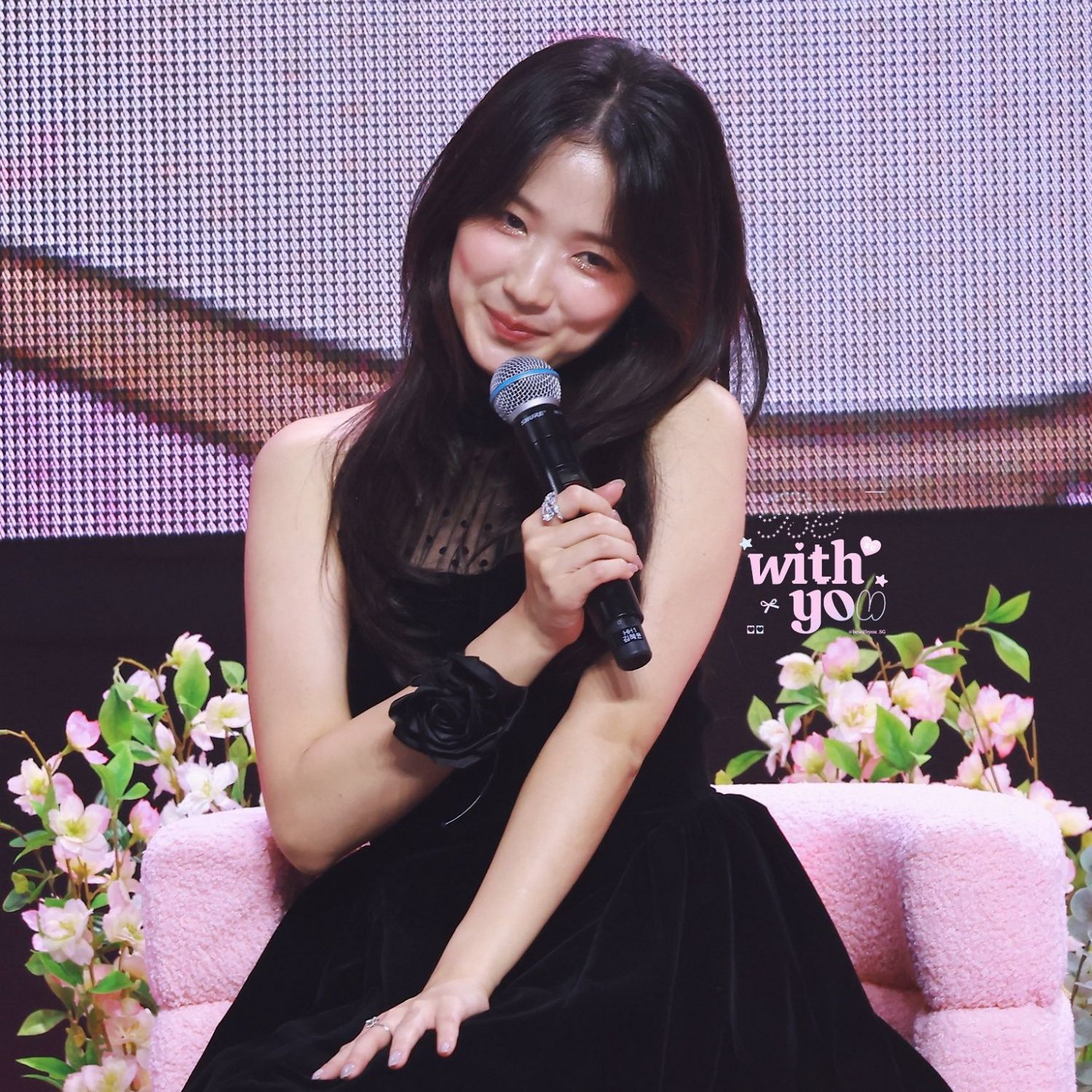 Behind-the-scenes cut of Kim Hyeyoon