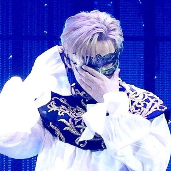 Behind-the-scenes cut of Kim Heejae