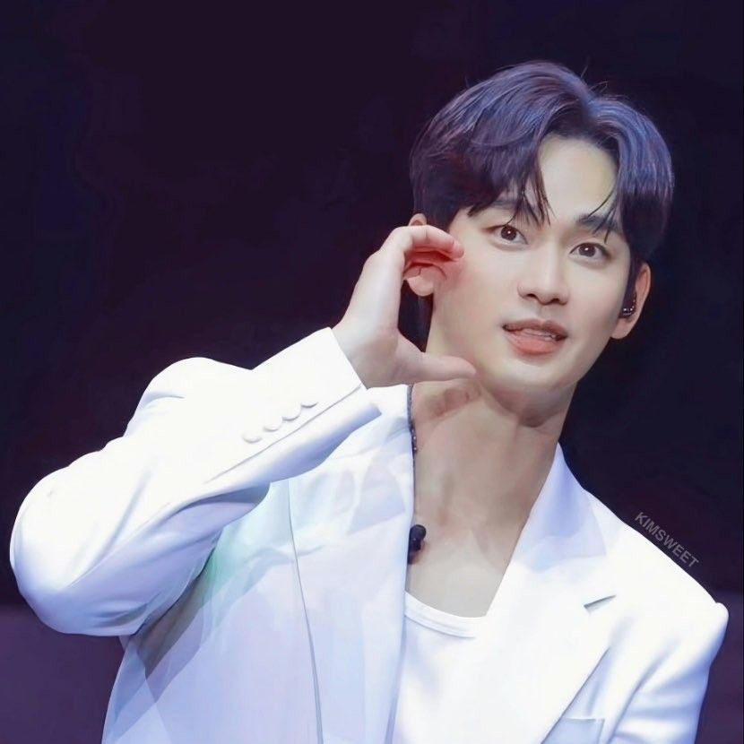 金秀賢的最新照片