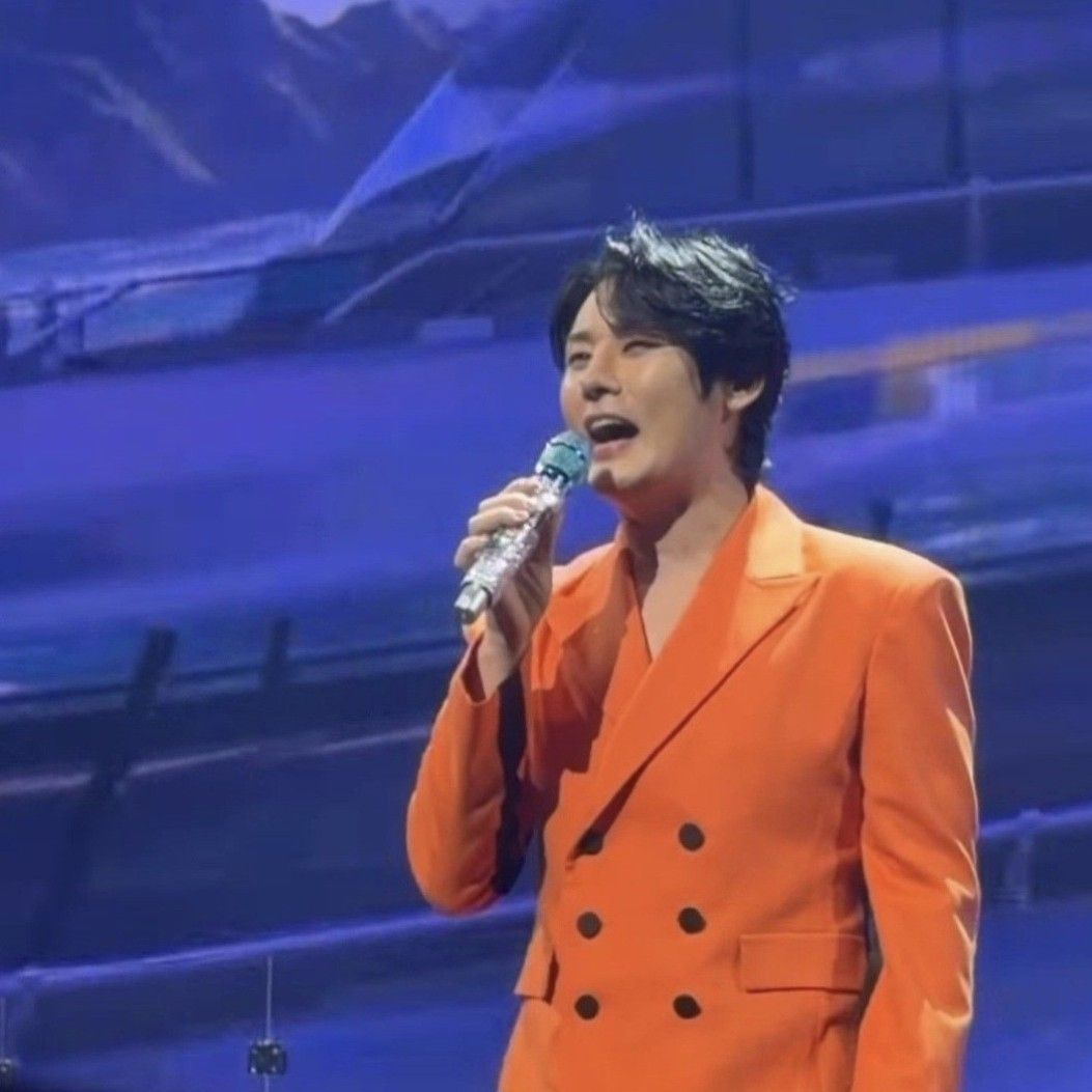 A moment captured by a fan of Kang Moonkyung