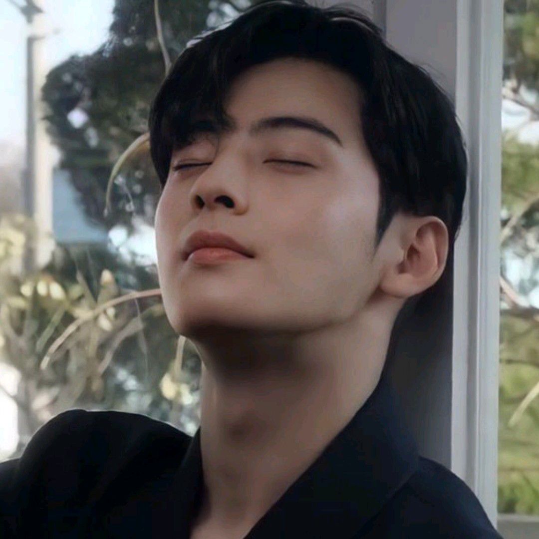 Recent activity shot of Cha Eunwoo