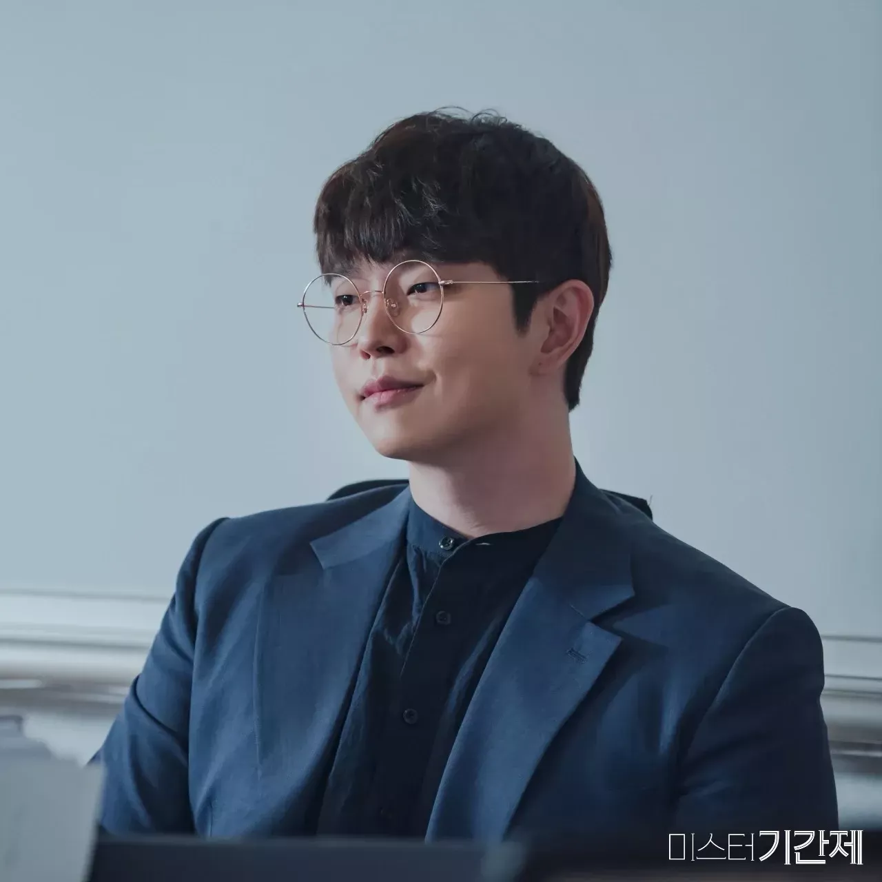 A moment captured by a fan of Yoon Kyunsang