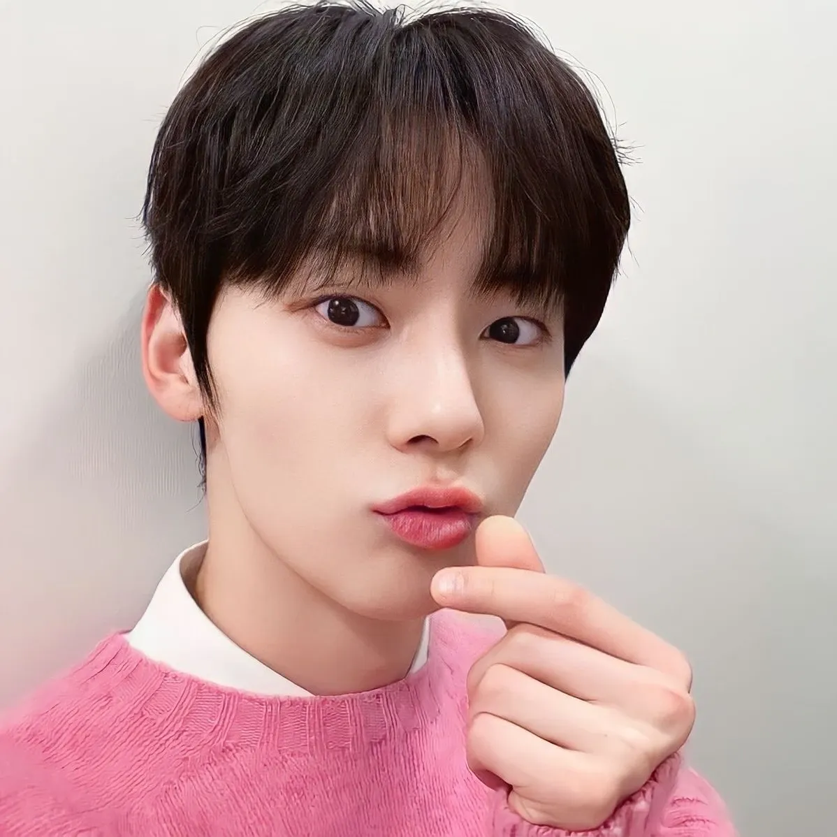 A moment captured by a fan of Hwang Minhyun