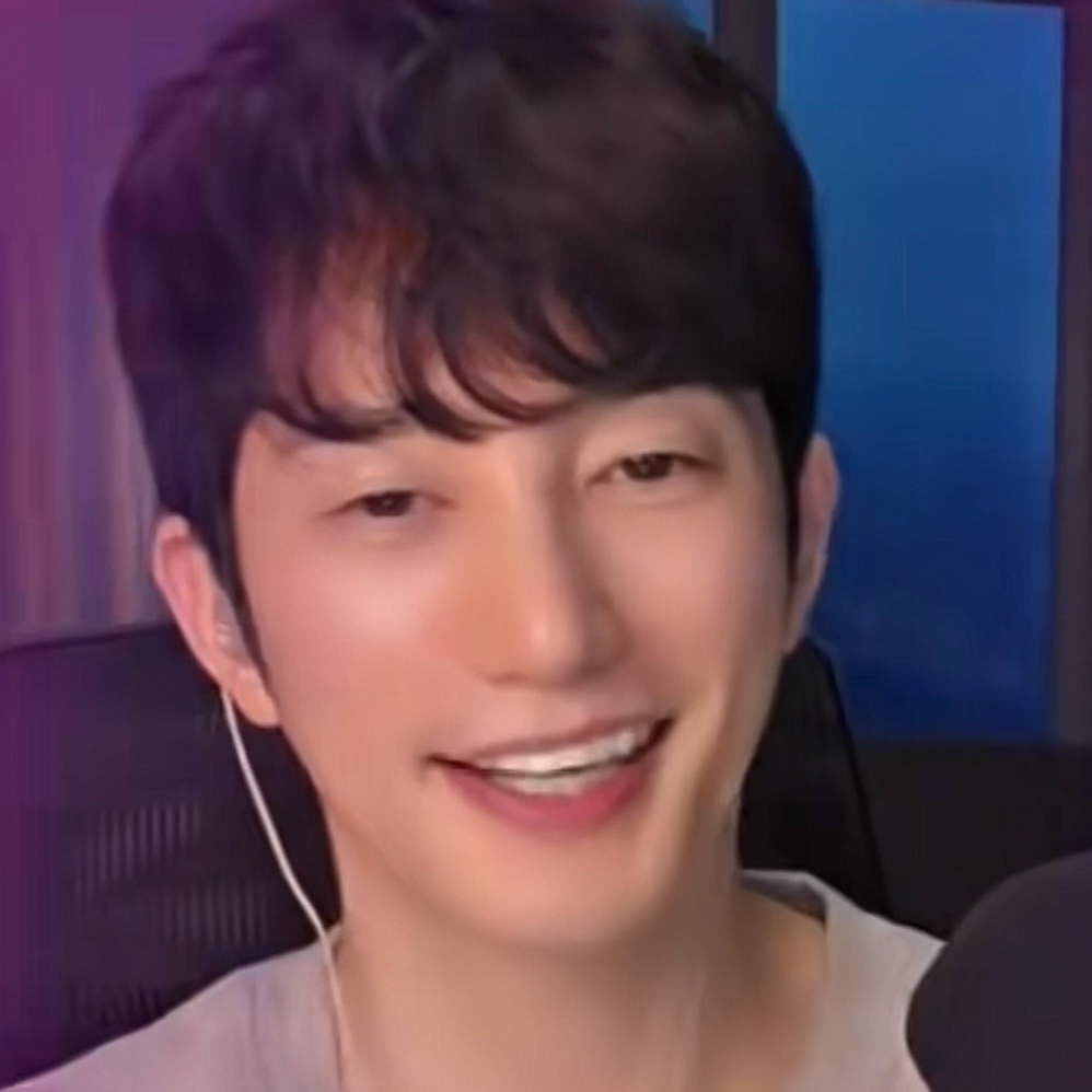 A moment captured by a fan of Park Sihoo