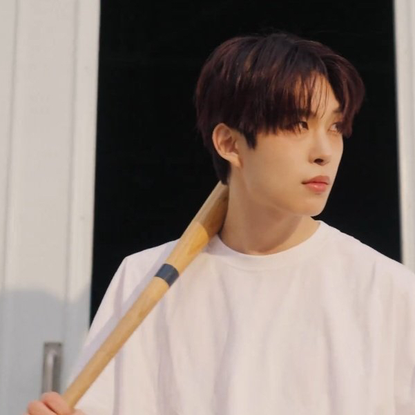 Behind-the-scenes cut of Kim Gunwoo