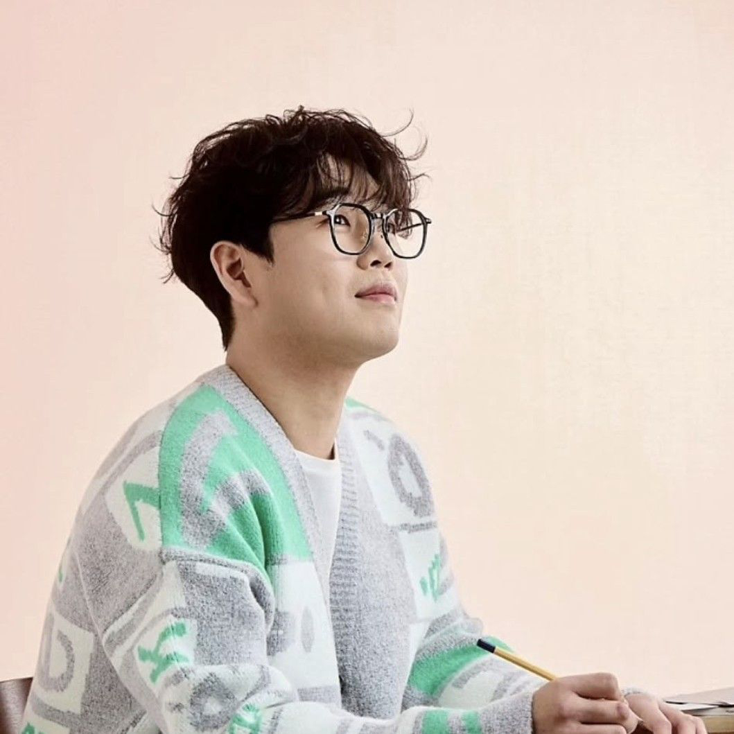 A moment captured by a fan of Hwang Youngwoong